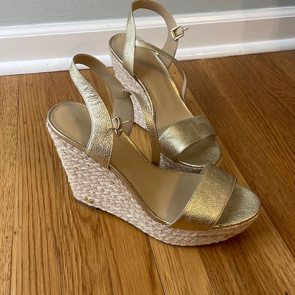 Michael Kors Gold wedges